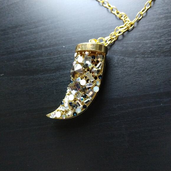 Claw Horn Tusk Necklace gold engraved detail rhinestone sparkle 20" chain - Picture 4 of 10